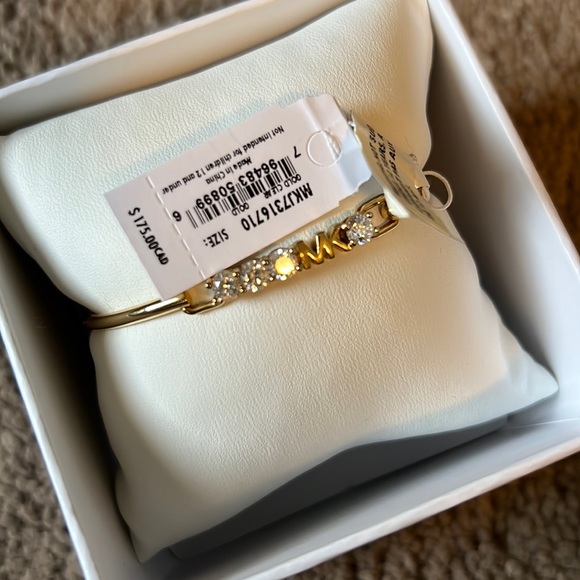 Michael Kors bracelet. - Picture 2 of 5